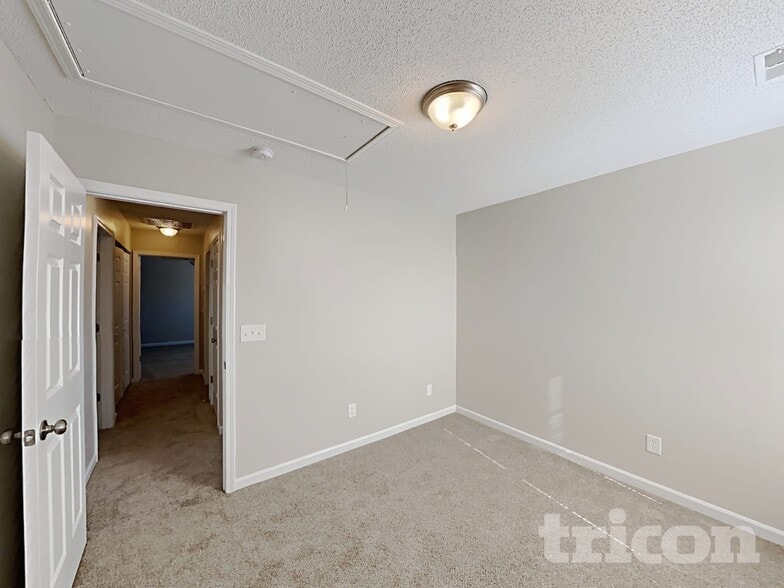 Building Photo - 223 Pebblestone Dr