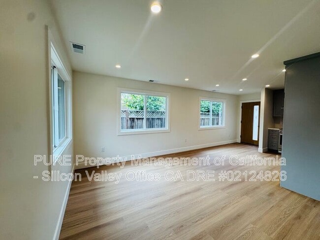Building Photo - 1072 S 11th St