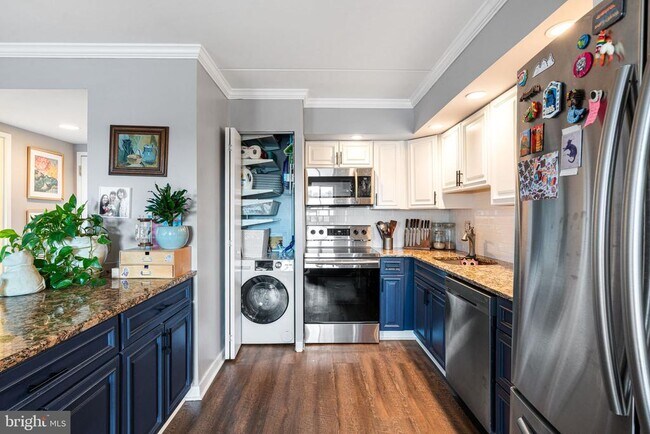 Building Photo - 200 Lombard St