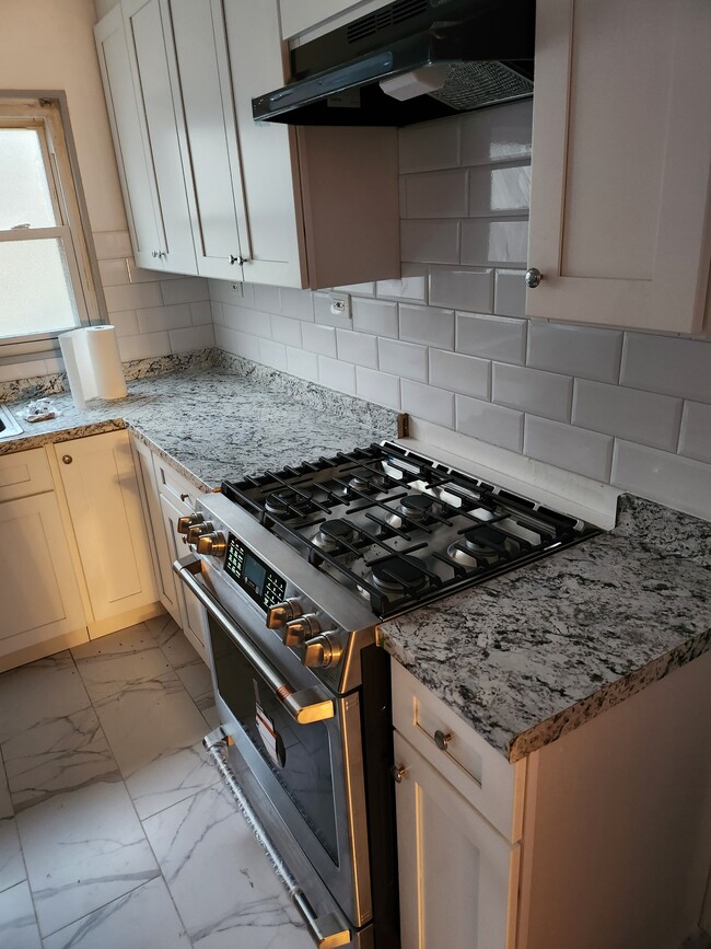 New appliances - 10554 Flatlands 6th St