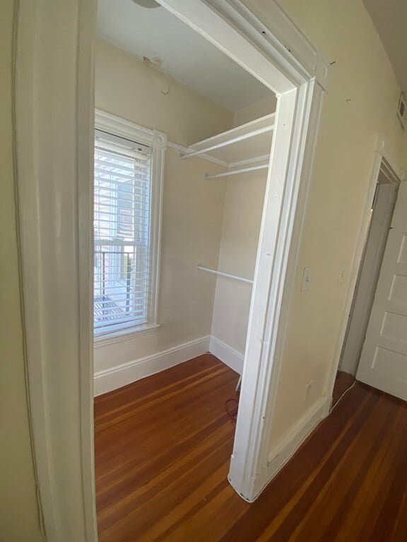 Building Photo - 7 Oak Square Ave