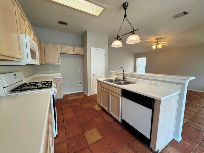 Building Photo - 1508 Highland Dr