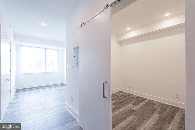 Building Photo - 1245 Ridge Ave