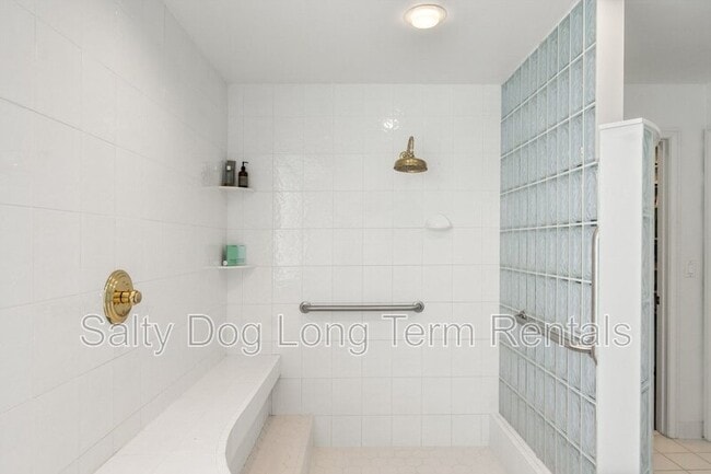 Building Photo - 626 Riverside Dr