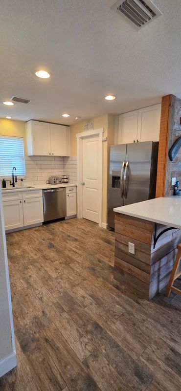 Building Photo - 4457 Floramar Terrace