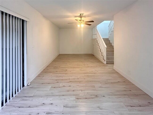 Building Photo - 2580 Coral Springs Dr