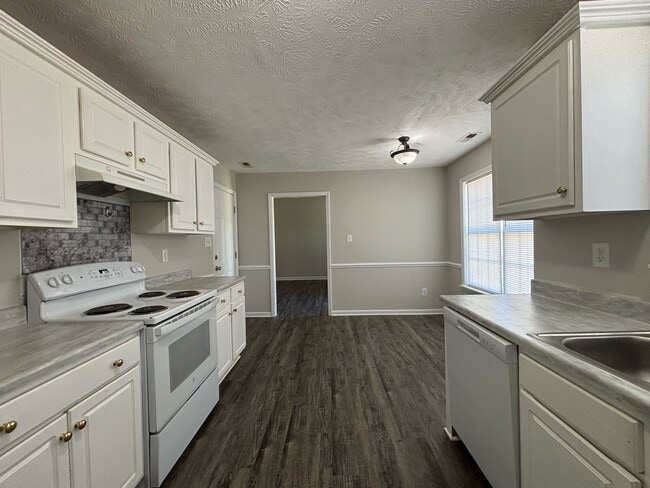 Building Photo - 3808 Raider Ct