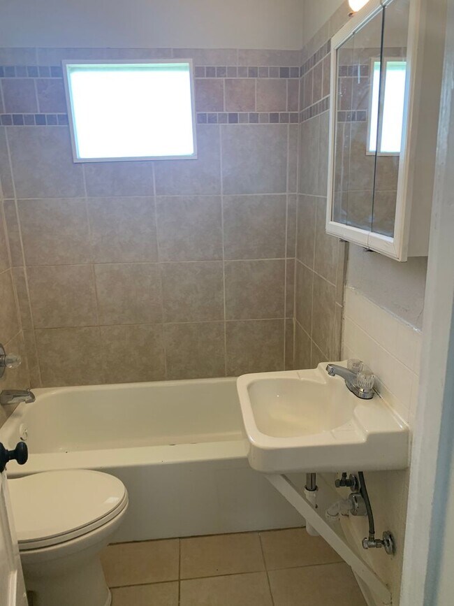 Building Photo - 2102 8th Ave