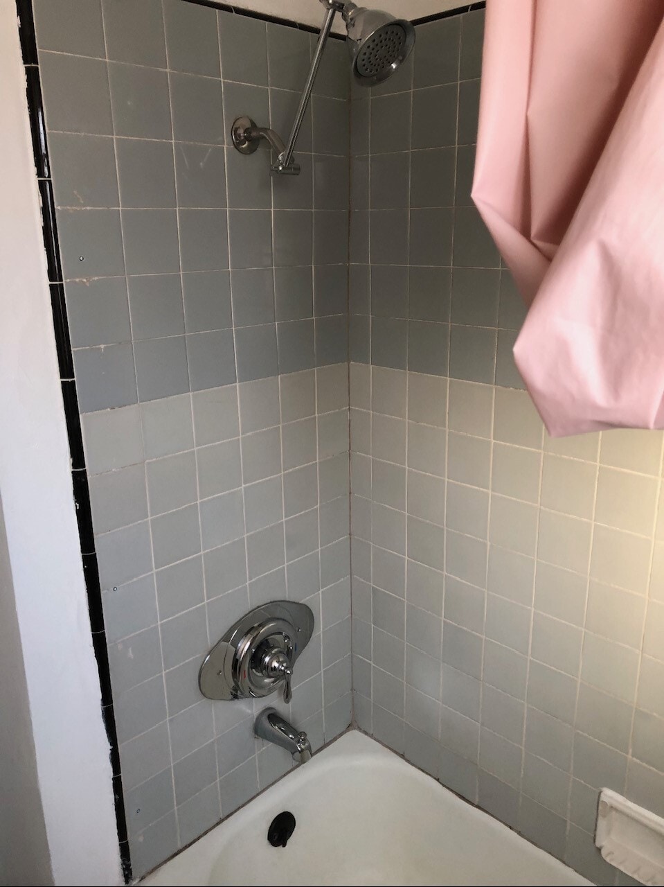 Building Photo - 875 N Hoover St