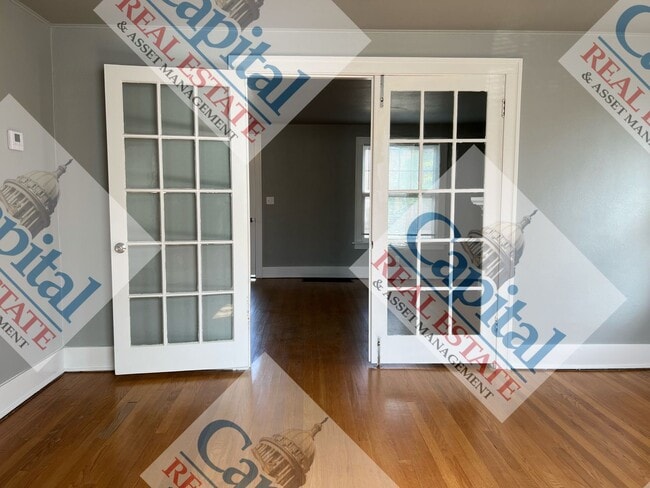 Building Photo - Cozy 2 Bedroom