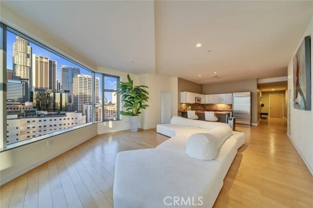 Building Photo - 801 S Grand Ave