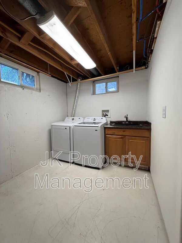 Building Photo - 121 Riverview 4 E