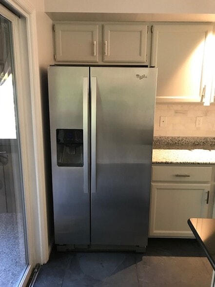 Building Photo - 129 S Beckman Dr