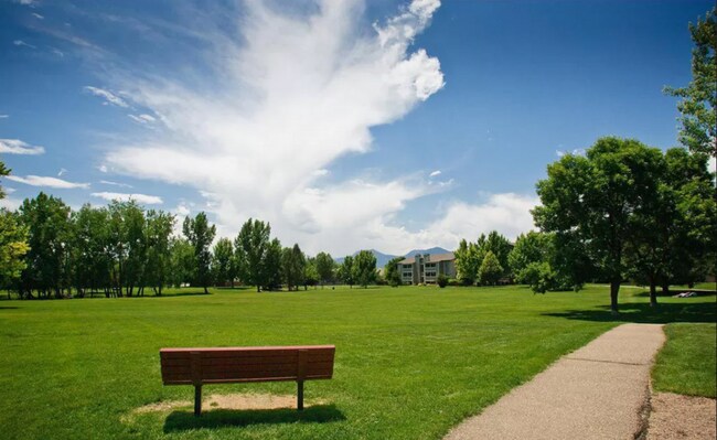 Building Photo - CHARMING 2 Bed 2 Bath Condo in Gunbarrel- ...