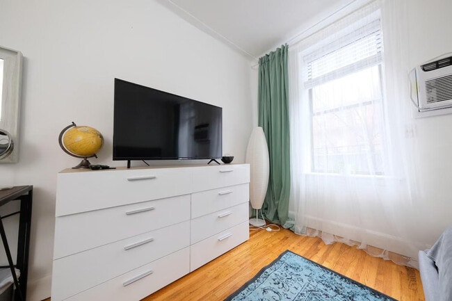 Building Photo - 328 E 74th St