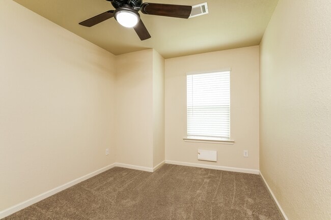 Building Photo - 1212 Highwood Ln