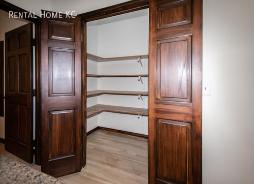 Building Photo - Large 1.5 Story luxury home on 2.5 acres  ...