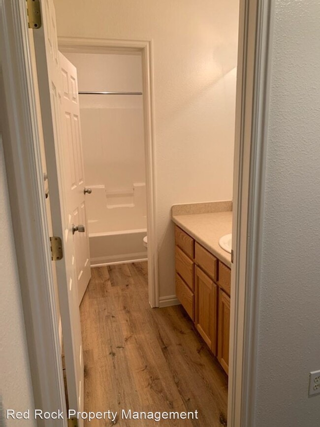 Building Photo - 3 br, 2.5 bath House - 790 N 2720 E Street #6