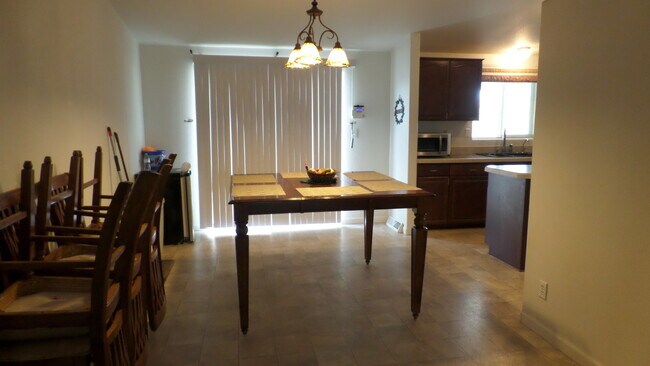 Building Photo - WINTER RENTAL -- 3 Bedroom 2 Bath Home