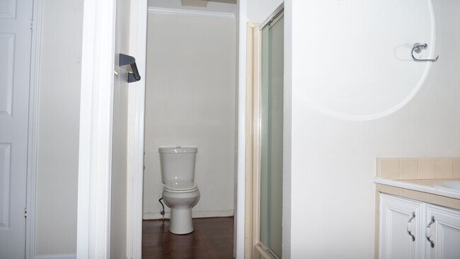 Building Photo - Spacious Rural Retreat