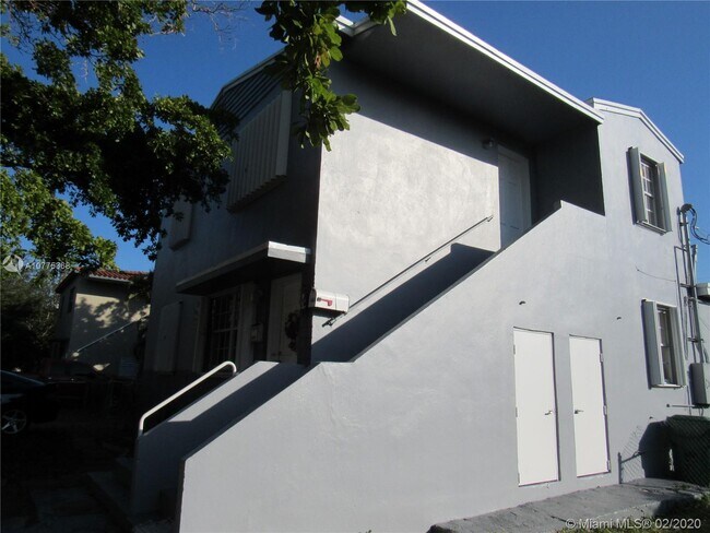 Building Photo - 6218 SW 21st St