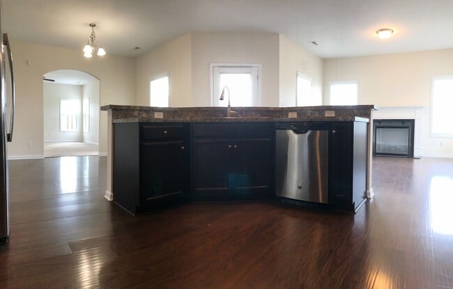 Building Photo - Regal Home on Regatta Way!