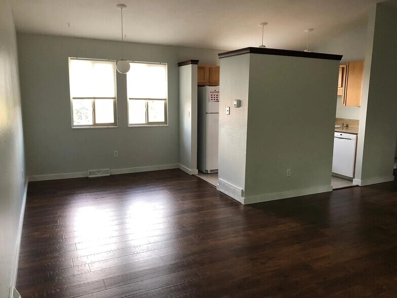 Dining room - 594 Ingalls St