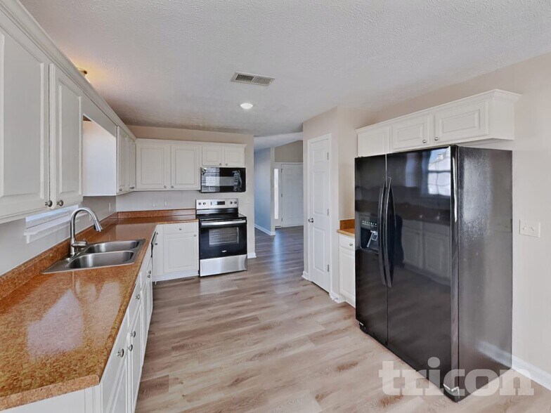 Building Photo - 673 Mable Dr