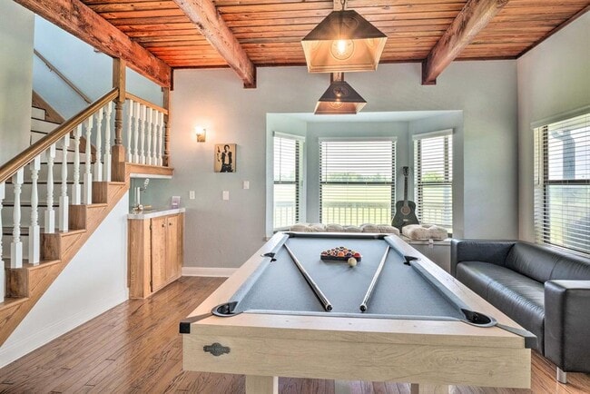 Building Photo - 15805 Richards Dr