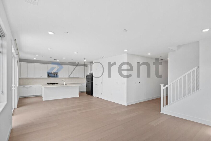 Building Photo - Unit