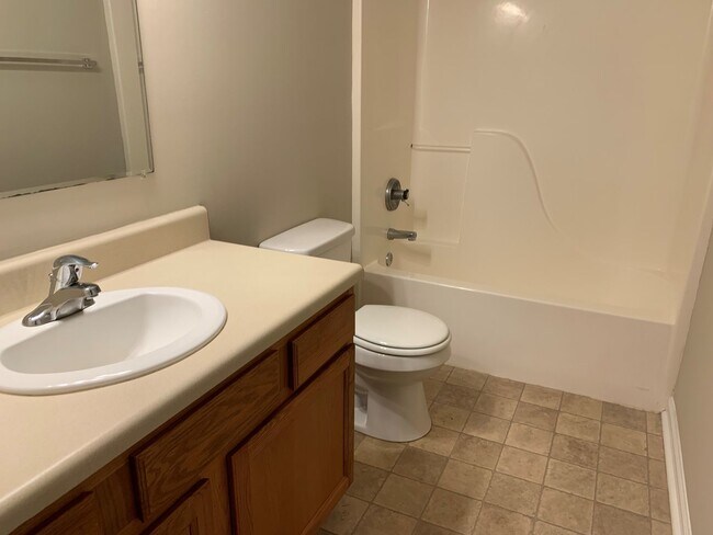 Building Photo - 448 Three Creeks Ct