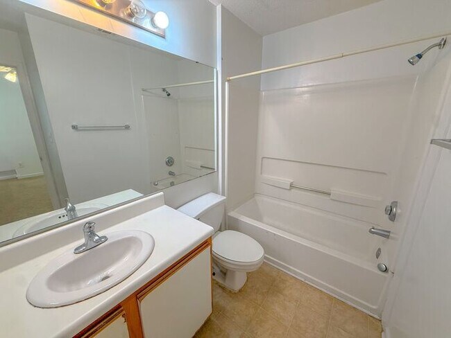 Building Photo - Top floor 4 bed 4 bath condo! On Wolfline, perfect for roommates!