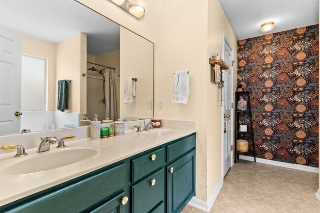 Building Photo - 804 Woodhollow Dr