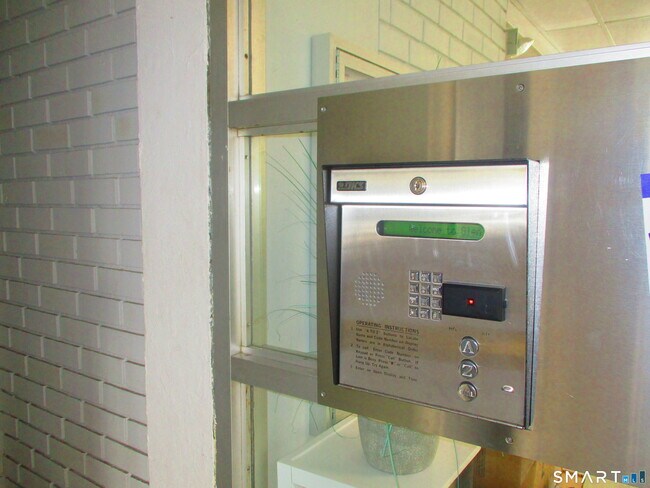 Building Photo - 87 Glenbrook Rd