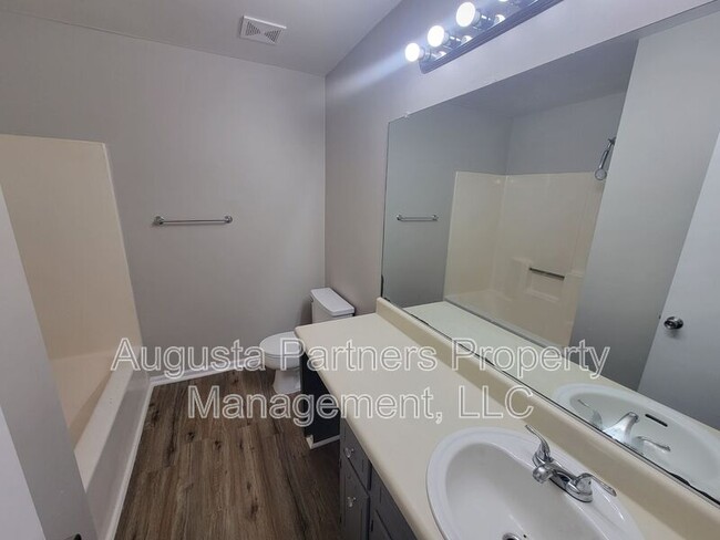 Building Photo - 152 Chalet North CT