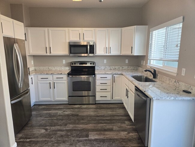 Building Photo - Updated Autumn Chase Townhome