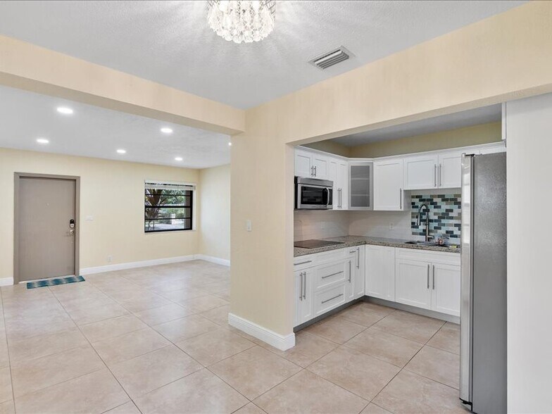 Kitchen and living area - 6470 SW 38th St