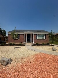 Building Photo - Adorable Home!!!