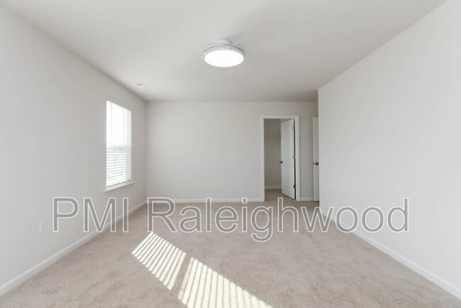 Building Photo - 258 Palm Dr