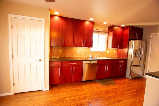 Building Photo - 4585 Hennings Dr