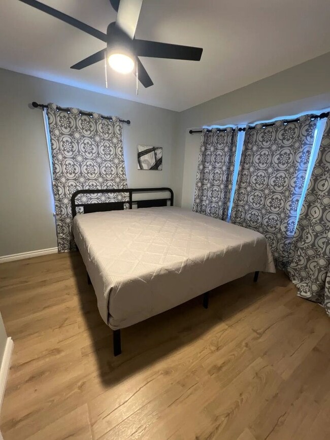 Building Photo - 2325 S 11th Ave