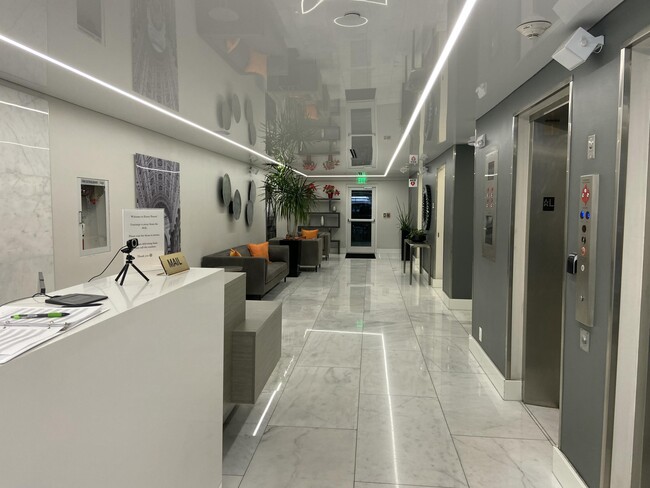 Building Photo - 340 Sunset Dr