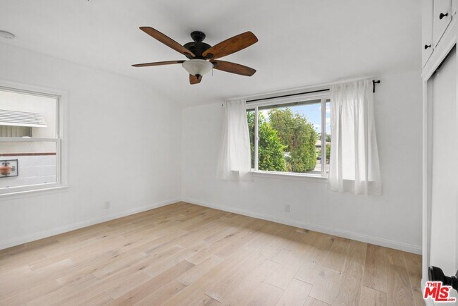 Building Photo - 15915 Wyandotte St