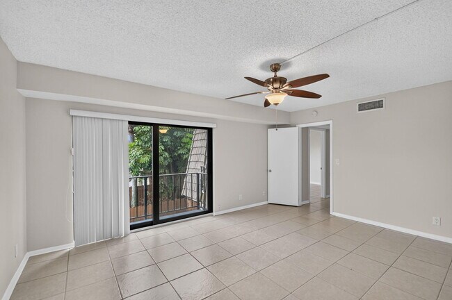 Building Photo - 744 Springdale Cir