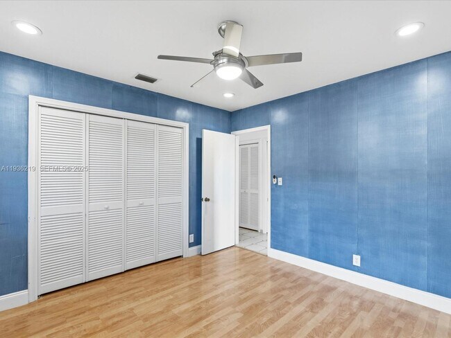 Building Photo - 21151 NE 22nd Ct