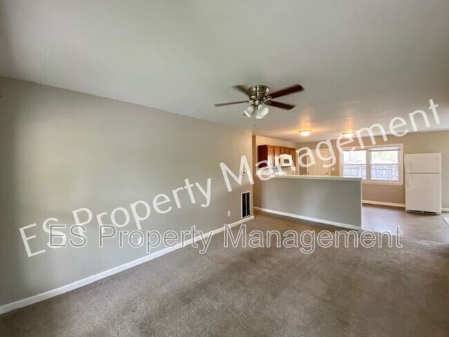 Building Photo - 8070 Chiltern Dr
