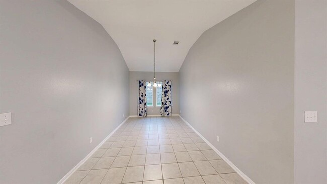 Building Photo - 7331 Parkview Dr