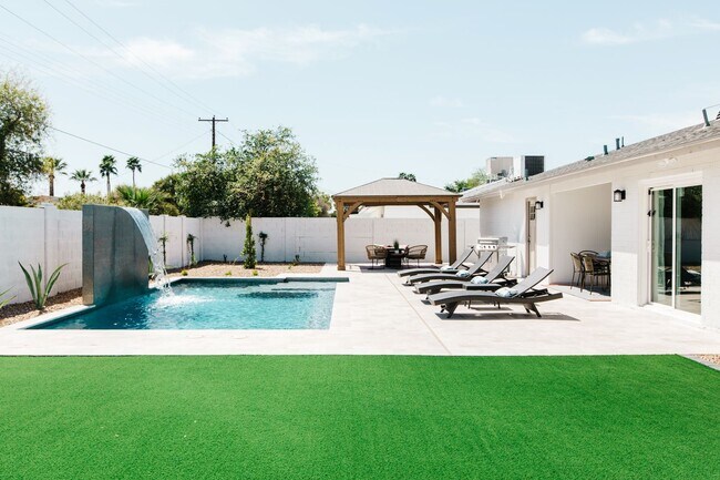 Building Photo - Spacious & beautiful home in Scottsdale wi...