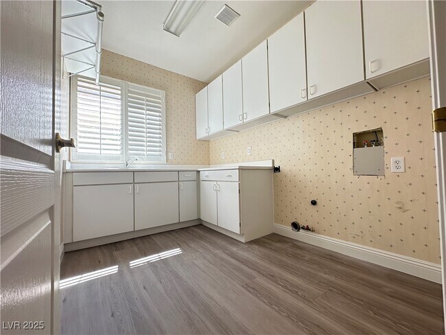 Building Photo - 1828 Dolce Dr