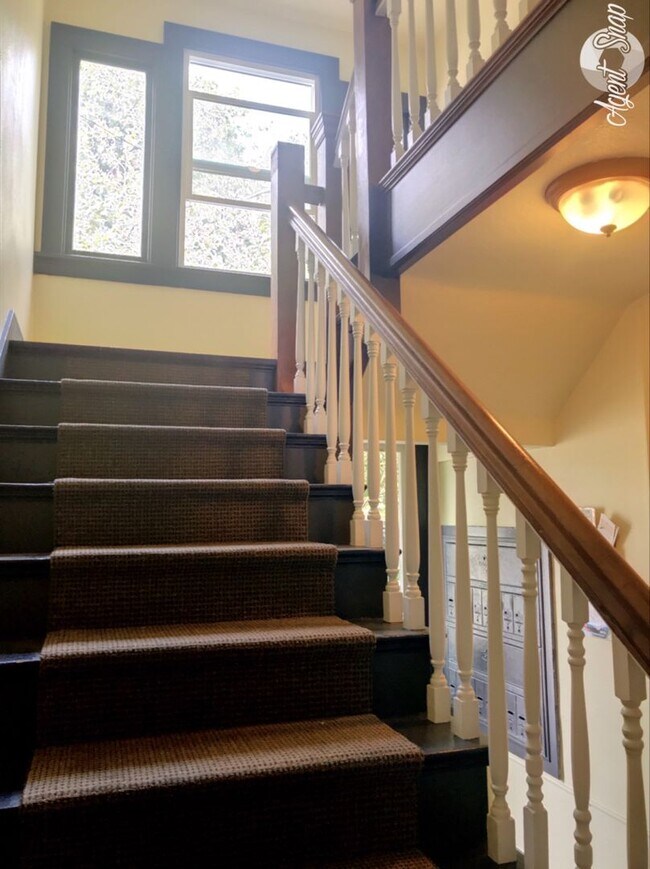 Building Photo - Classic Living at the Novell! Close to UW ...